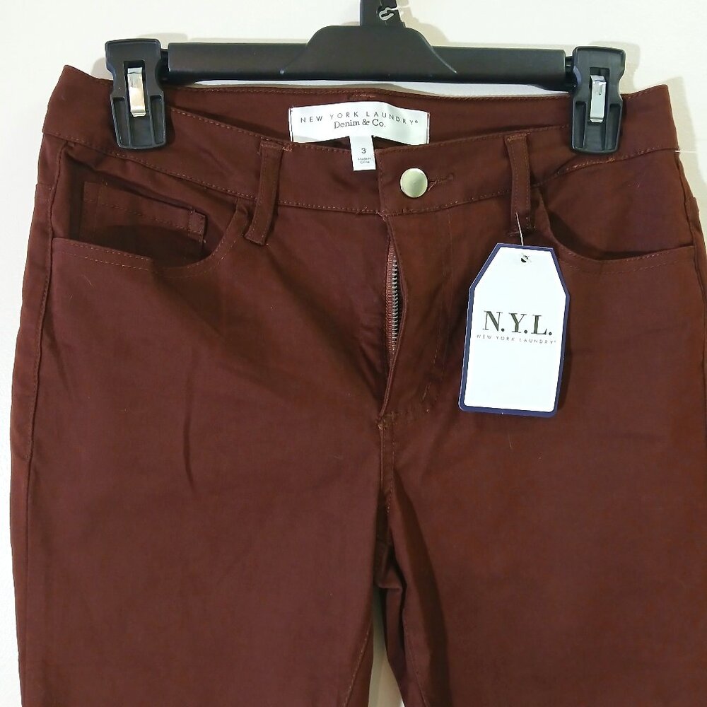 NWT dark burgundy color New York Laundry Denim & Co pants - size 3/junior